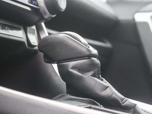 Used 2021 Toyota RAV4 XLE Premium image 22