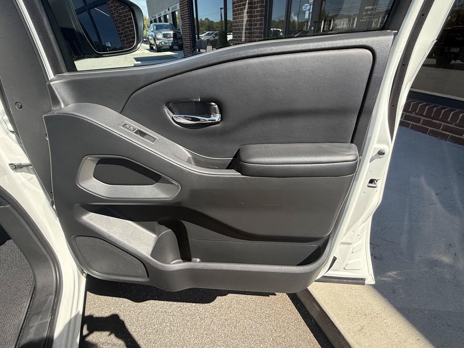 Used 2025 Nissan Frontier SV AWD/4WD image 22