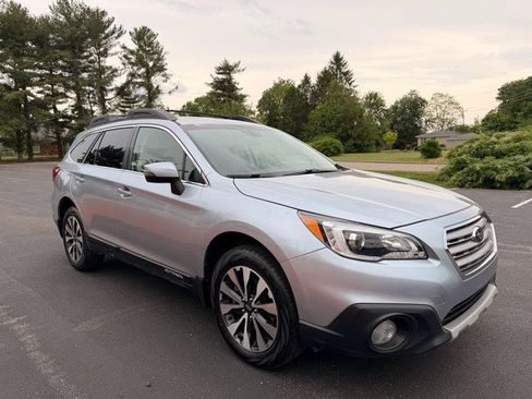 Used 2017 Subaru Outback 2.5i Limited AWD/4WD image 4