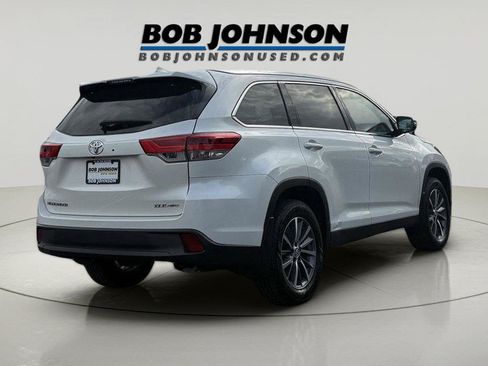 Used 2019 Toyota Highlander XLE AWD/4WD image 6