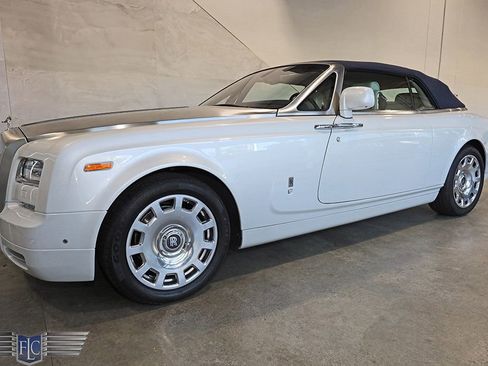 Used 2017 Rolls-Royce Phantom Drophead Coupe image 4