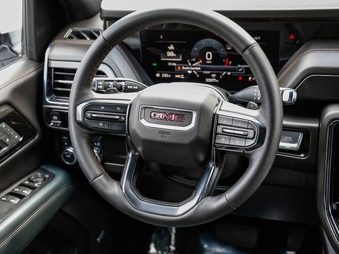 Used 2025 GMC Yukon XL AT4 image 13