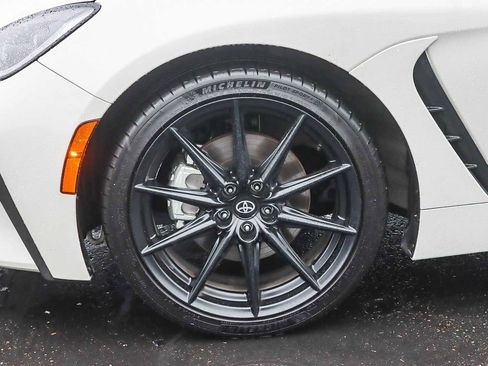 Used 2024 Toyota GR86 Premium image 9