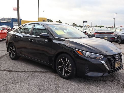 Used 2024 Nissan Sentra SV FWD image 3
