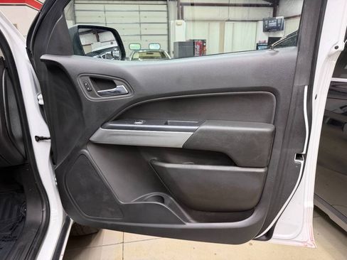 Used 2022 Chevrolet Colorado LT w/ Fleet Safety Package RWD image 19