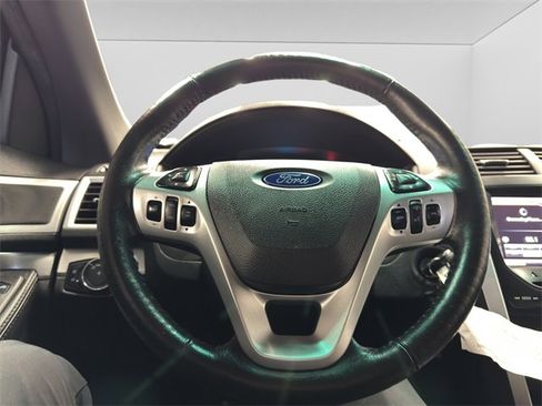 Used 2014 Ford Explorer XLT w/ Equipment Group 202A image 10