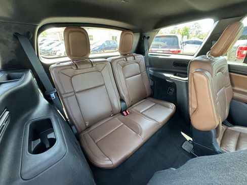 Used 2020 Lincoln Aviator Reserve w/ Elements Package Plus image 11