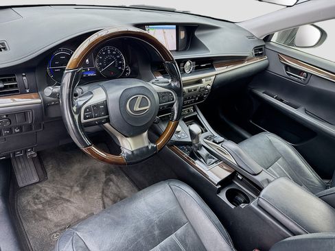 Used 2017 Lexus ES 300h w/ Luxury Package FWD image 7