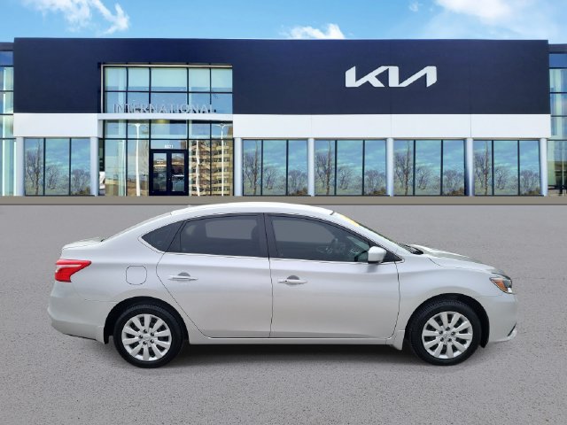 Used 2016 Nissan Sentra SV FWD image 3