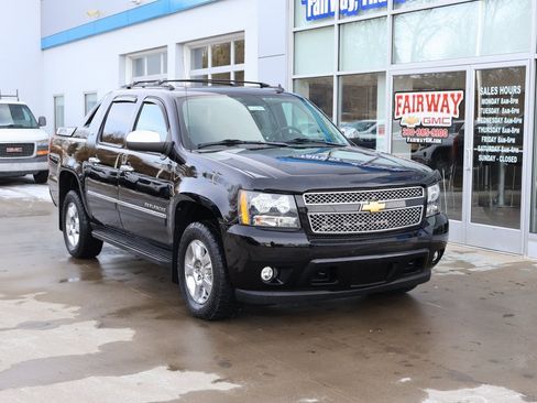 Used 2012 Chevrolet Avalanche LTZ image 2