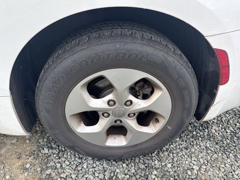 Used 2017 Chrysler Pacifica LX w/ Tire & Wheel Group image 11