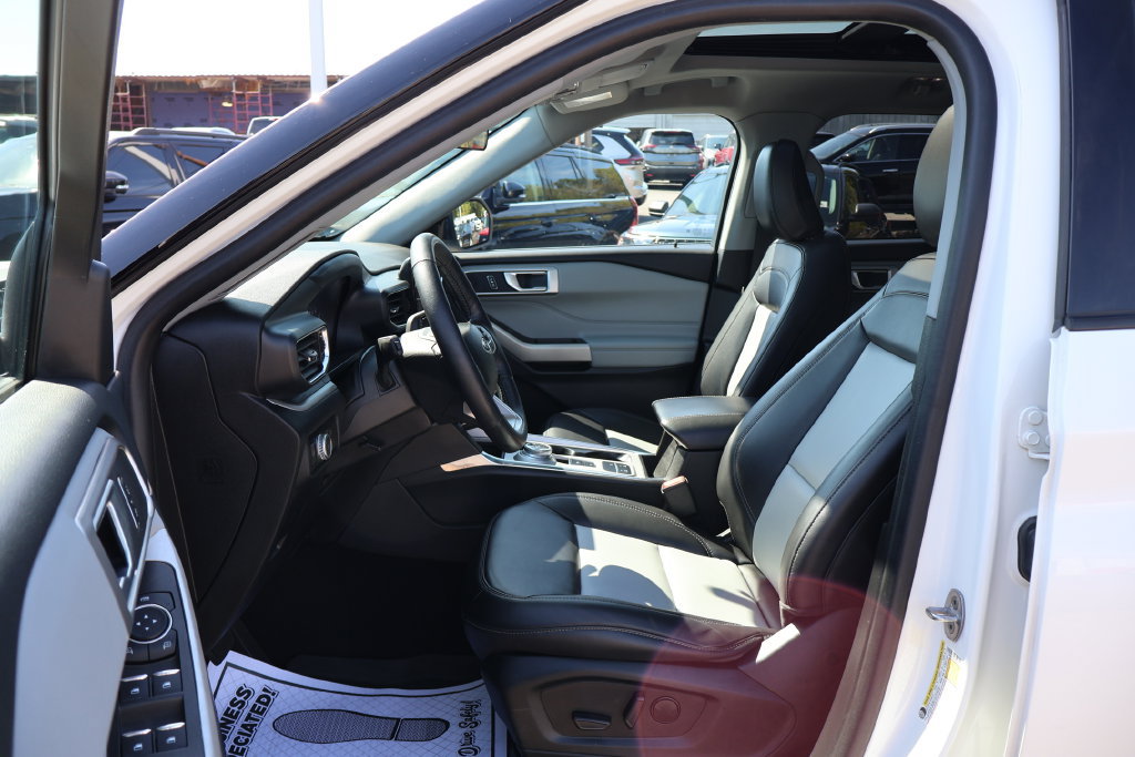 Used 2023 Ford Explorer XLT w/ Equipment Group 202A RWD image 20