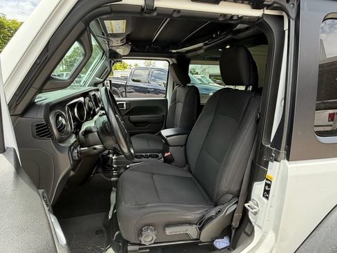 Used 2022 Jeep Wrangler Sport AWD/4WD image 9