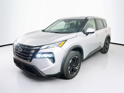 Used 2024 Nissan Rogue SV AWD/4WD image 3