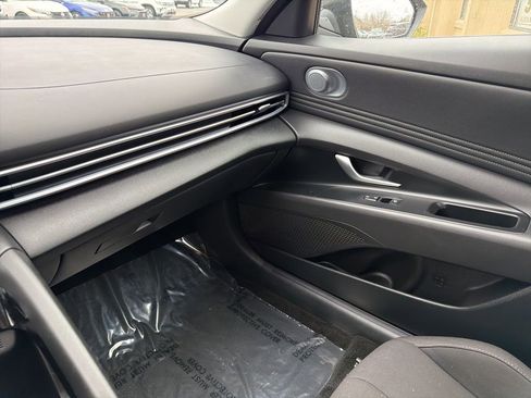 Used 2024 Hyundai Elantra SEL w/ Convenience Package image 34