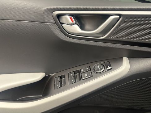 Used 2022 Hyundai Ioniq SE image 24