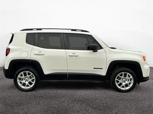 Certified 2023 Jeep Renegade Latitude w/ Premium Group image 6