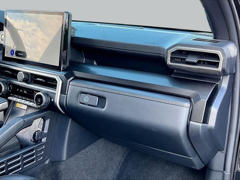 Used 2025 Toyota 4Runner Limited AWD/4WD image 17