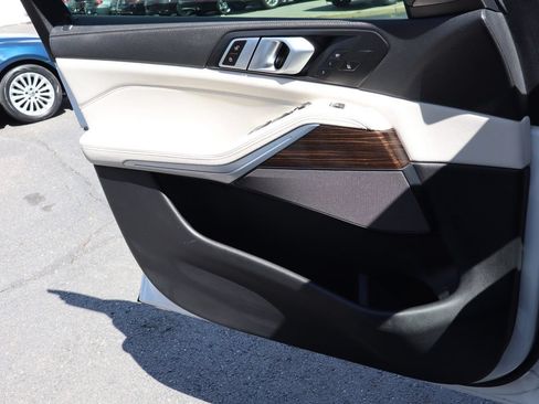 Used 2020 BMW X5 M50i w/ Premium Package AWD/4WD image 38