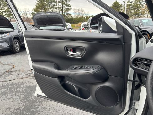 Used 2025 Honda HR-V LX image 9