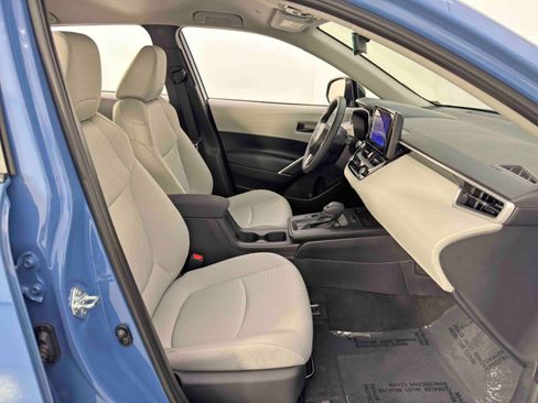 Used 2026 Toyota Corolla Cross LE image 23