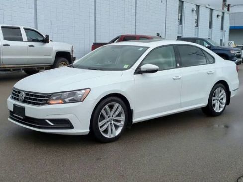 Used 2019 Volkswagen Passat 2.0T Wolfsburg w/ Wheels & Sunroof Package image 4