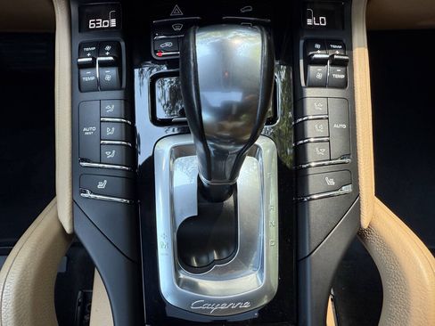 Used 2016 Porsche Cayenne AWD/4WD image 31