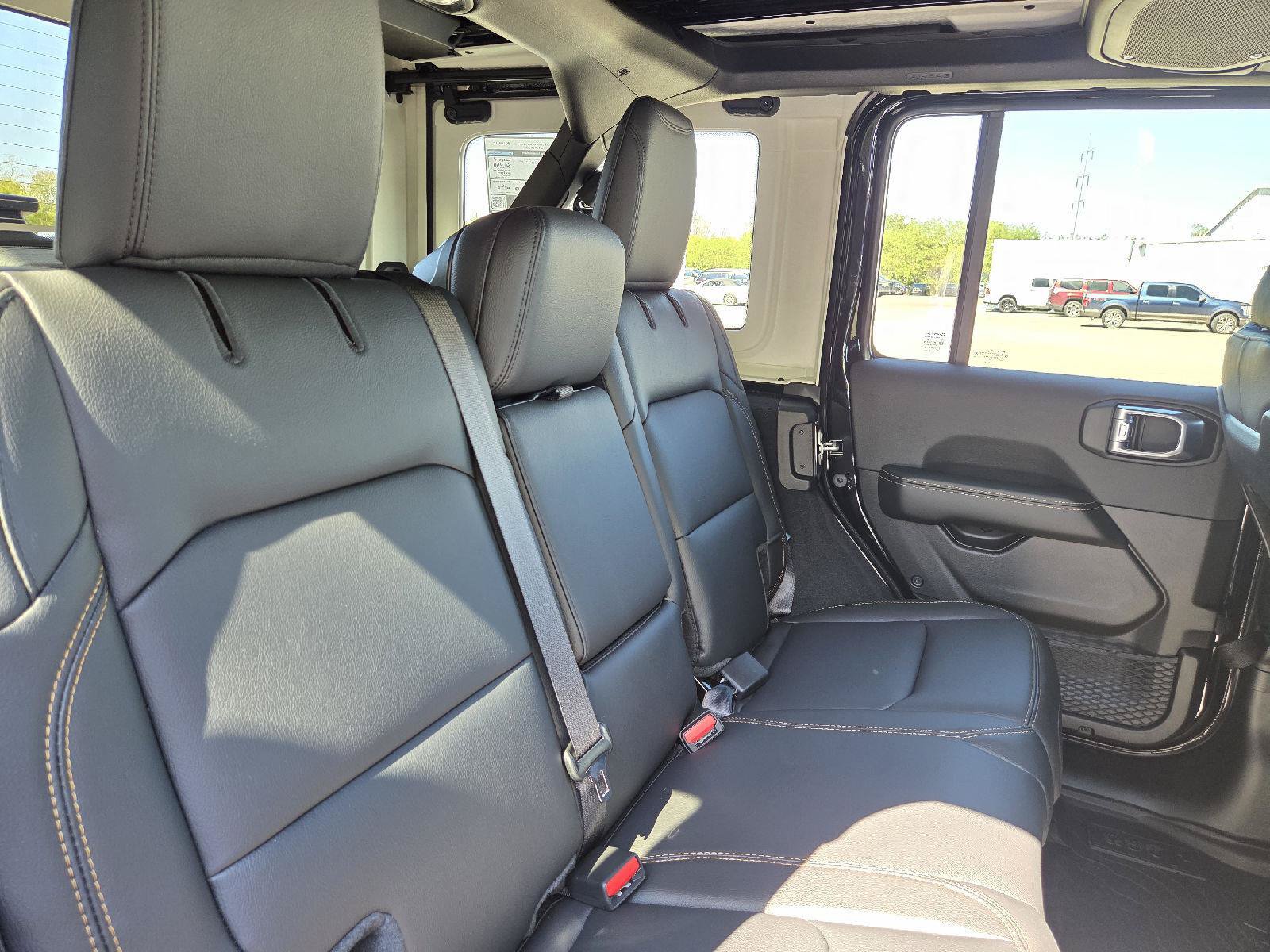 New 2027 Jeep Wrangler Unlimited Sahara AWD/4WD image 35