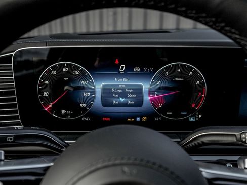 New 2026 Mercedes-Benz GLS 580 4MATIC image 13