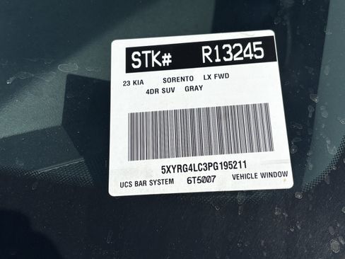Used 2023 Kia Sorento LX FWD image 4