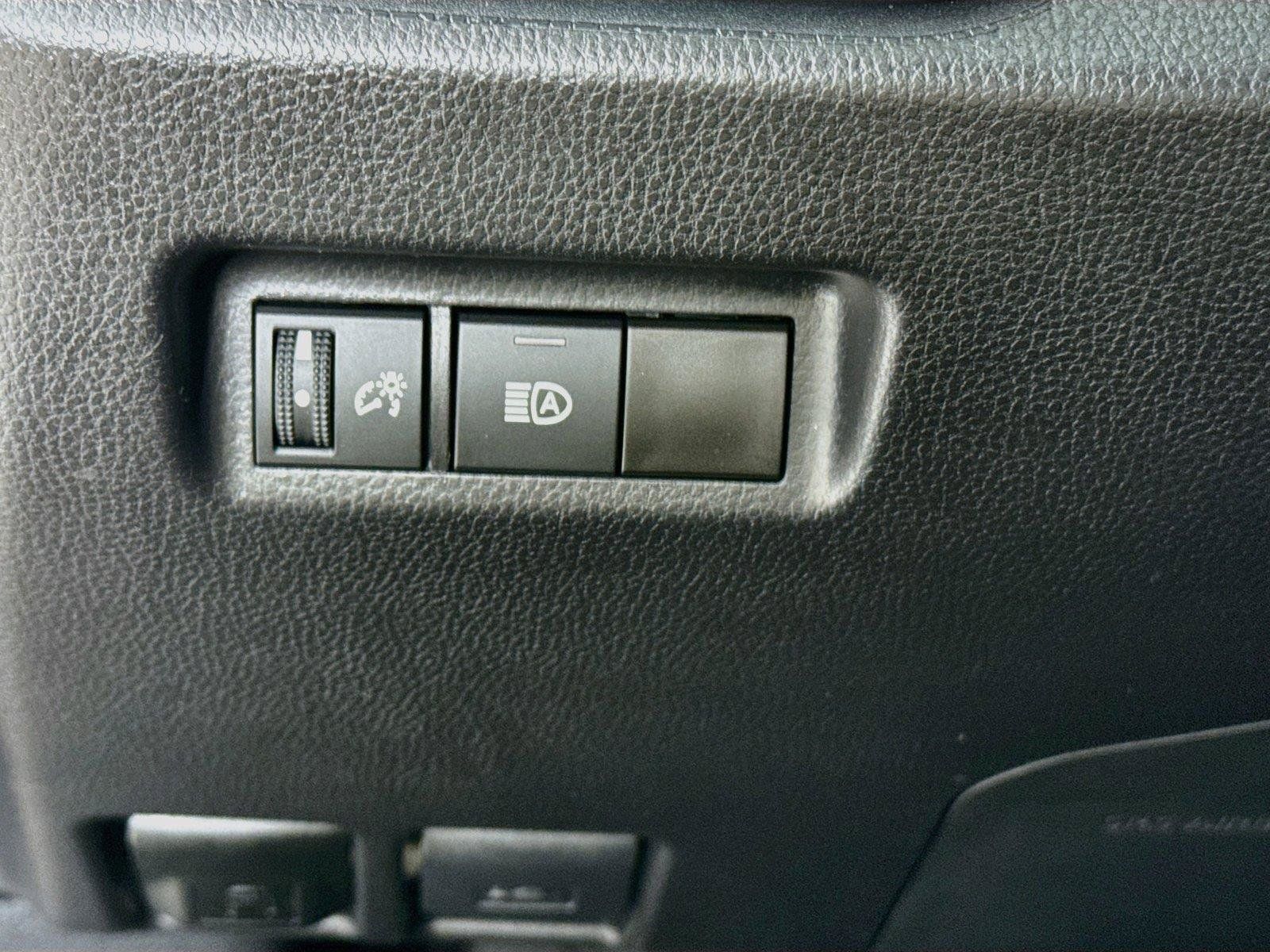 Used 2025 Toyota RAV4 XLE AWD/4WD image 14
