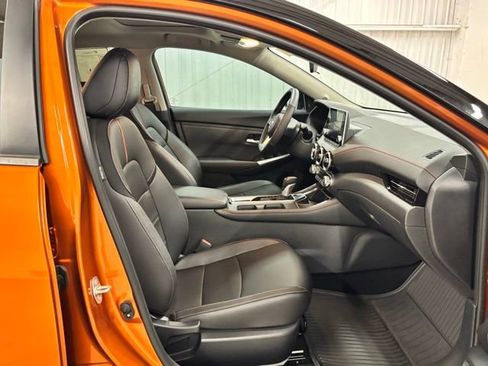 Used 2025 Nissan Sentra SR w/ SR Premium Package FWD image 21