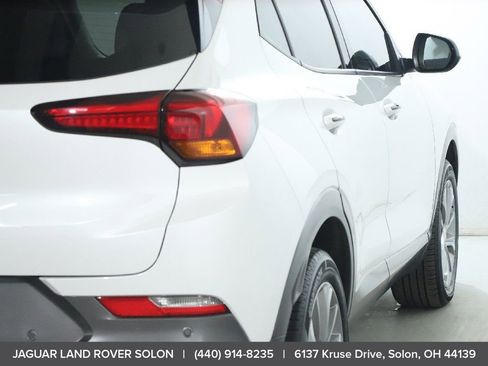 Used 2020 Buick Encore GX Essence w/ Experience Buick Package image 9