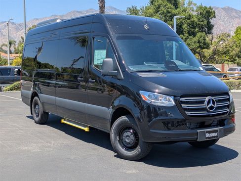 New 2025 Mercedes-Benz Sprinter 2500 image 1