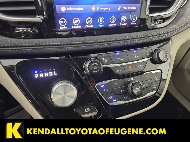 Used 2018 Chrysler Pacifica Limited w/ Advanced Safetytec Group FWD image 15