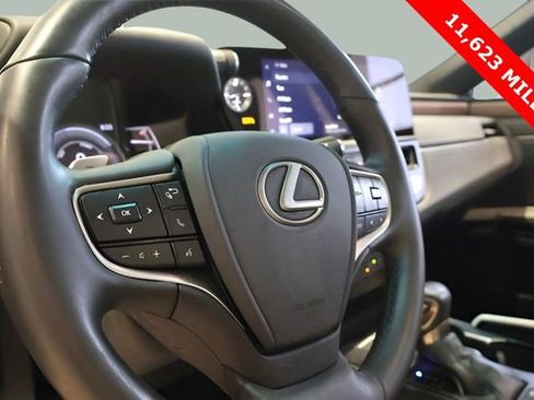 Used 2025 Lexus ES 300h w/ Premium Package image 25