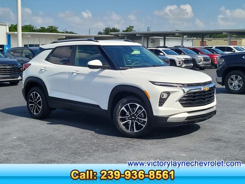 Used 2025 Chevrolet TrailBlazer LT FWD image 1