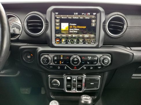 Used 2018 Jeep Wrangler Unlimited Sahara image 27