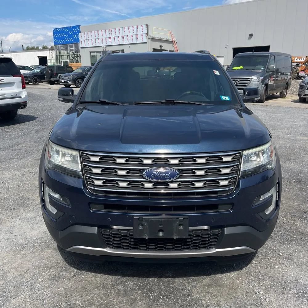 Used 2017 Ford Explorer XLT w/ Equipment Group 202A AWD/4WD image 14