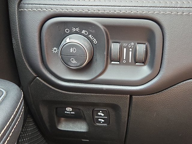 Used 2023 RAM 1500 Limited w/ Body Color Bumper Group AWD/4WD image 45