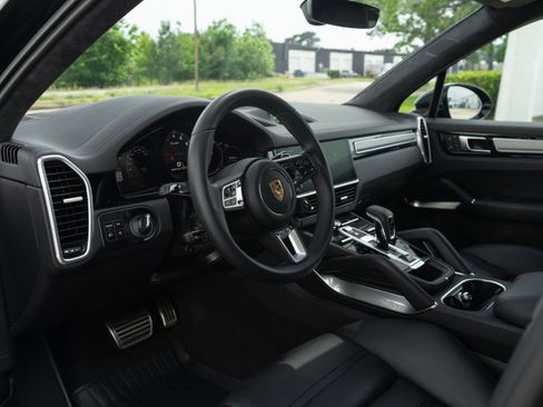 Used 2023 Porsche Cayenne Turbo AWD/4WD image 5