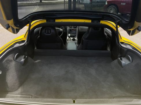 Used 2006 Chevrolet Corvette Coupe w/ Preferred Equipment Group RWD image 20