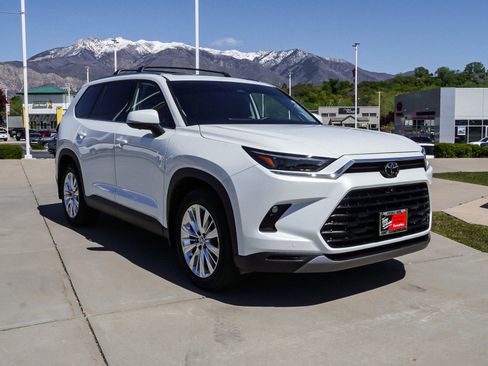 Certified 2025 Toyota Grand Highlander AWD image 2