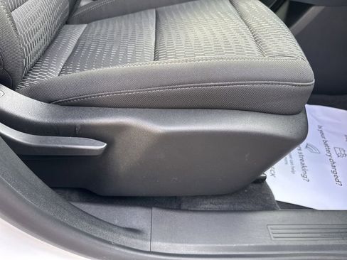Used 2025 Chevrolet Equinox LT FWD image 28