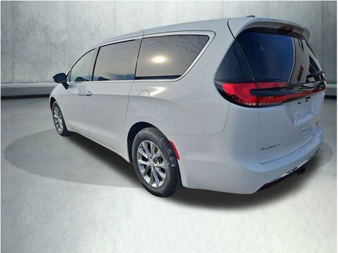 New 2026 Chrysler Pacifica Limited image 3