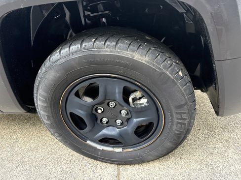 Used 2019 Jeep Renegade Sport w/ UConnect 7.0 Group AWD/4WD image 12
