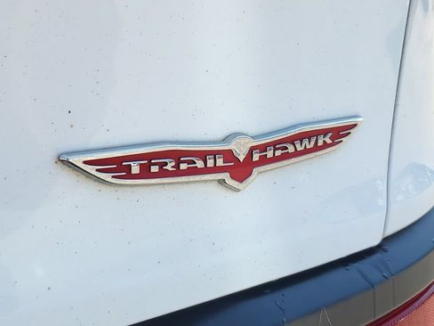 Used 2016 Jeep Cherokee Trailhawk w/ Comfort/Convenience Group AWD/4WD image 6