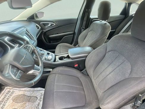 Used 2015 Chrysler 200 Limited w/ Convenience Group image 17