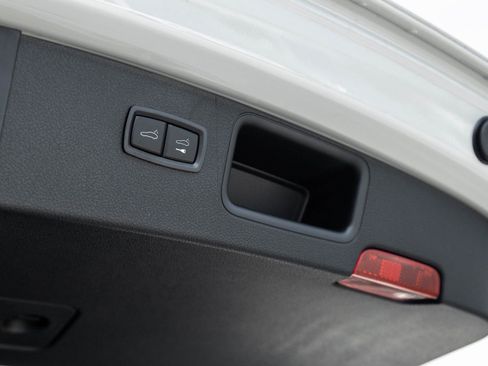 Certified 2025 Porsche Macan image 29