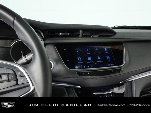Used 2025 Cadillac XT5 Luxury FWD image 13